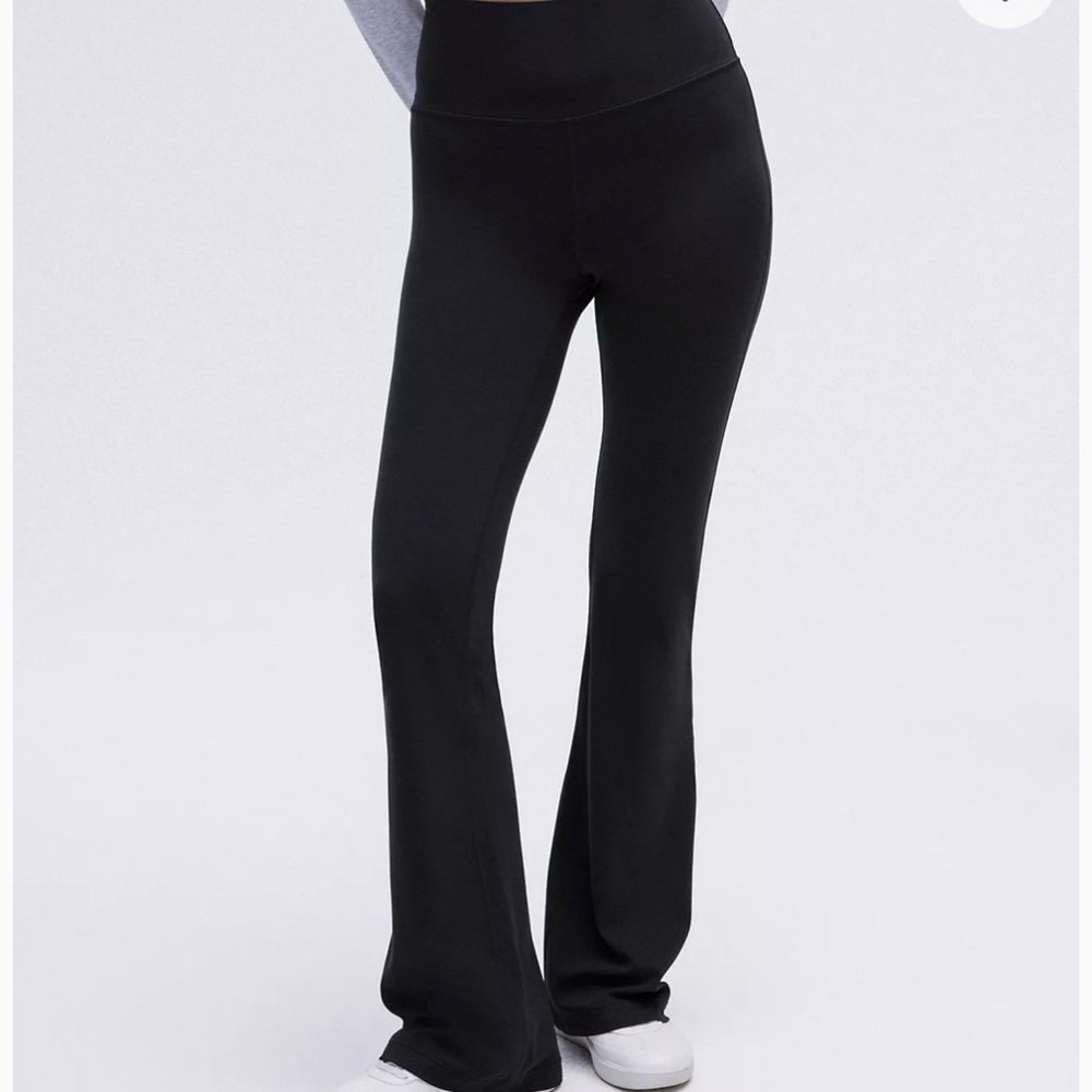 Groove Nulu Super-High-Rise Flared Pant
Regular size 4